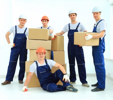 Planning and packing items before a moving truck arrives in Richmond upon Thames