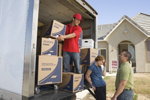 Storage and staged moving support for belongings between addresses