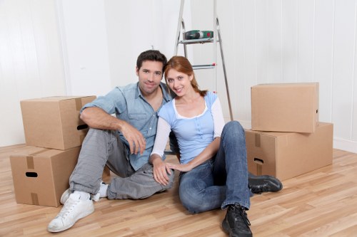 Professional packing and unpacking service in Richmond upon Thames with moving boxes